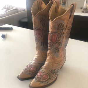 Corral size 8.5 women’s peace& love heart boots